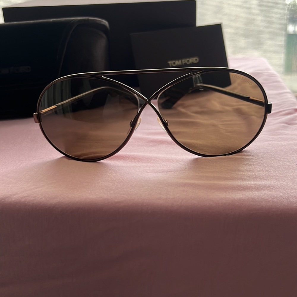 Authentic Tom Ford Sunglasses 😎 - Picture 7 of 11